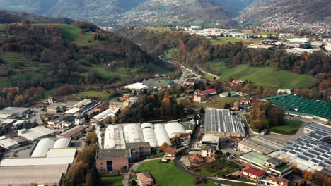 Drohnenansicht-Des-Seriana-Tals-In-Bergamo---Italien