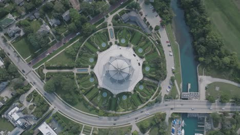 Imágenes-Estáticas-Aéreas-De-Arriba-Hacia-Abajo-De-La-Casa-De-Adoración-Baháʼí-En-Chicago