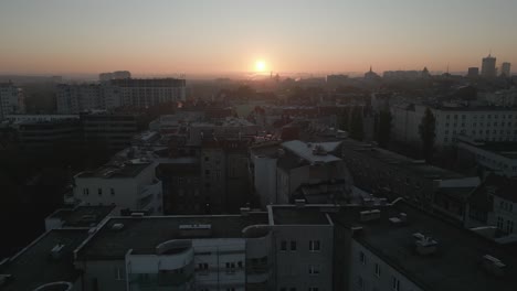 Paisaje-Urbano-Amanecer-Drone-Tiro-Poznan-Polonia-Jeżyce-City