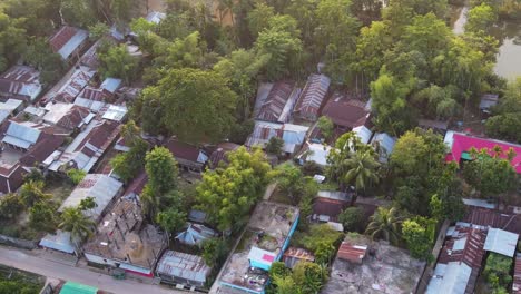 Vorstadt-Slum-Gemeinschaft-Mit-Dichten-Häusern-In-Bangladesch