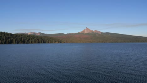 Diamond-Lake,-Oregon-with-Mount-Thielsen-in-the-background