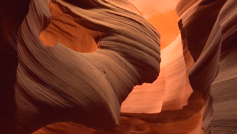 Dramatic-zoom-in-at-the-Antelope-Canyon