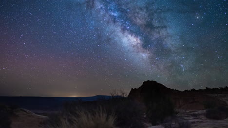 Motion-time-lapse-of-the-Milky-Way-rising-over-the-desert-of-central-Utah