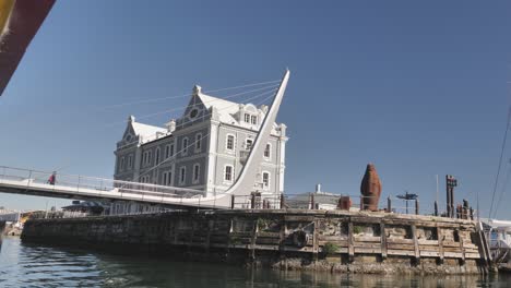Drehbrücke-Von-Unten-An-Der-Waterfront-Von-Kapstadt