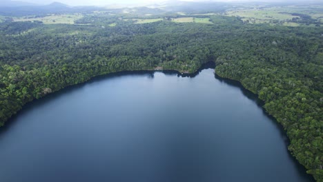 Aerial-View-Of-Eacham-Lake-With-Tranquil-Waters-And-Lush-Vegetation-In-Atherton-Tableland,-Queensland,-Australia---drone-shot