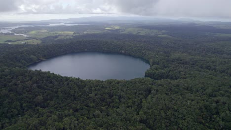 Aerial-View-Of-Eacham-Lake-On-A-Cloudy-Day-In-Atherton-Tableland,-Queensland,-Australia---drone-shot