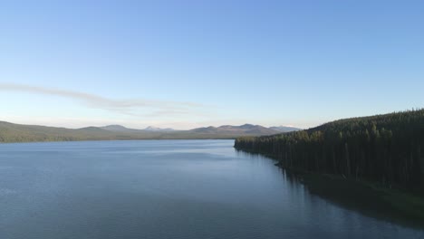 Lago-Diamante,-Oregon,-Con,-Monte-Thielsen,-En,-El,-Plano-De-Fondo