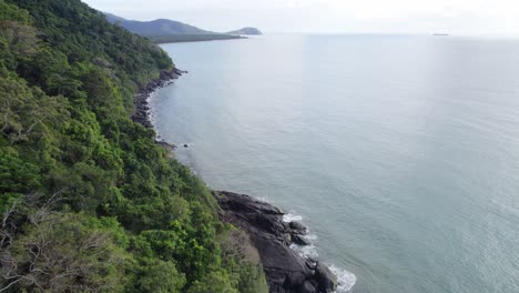 Vegetated-And-Rocky-Shoreline-Of-Cape-Tribulation-Beach-In-Daintree-National-Park,-North-Queensland,-Australia