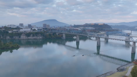 Aerial-footage-of-rowing-boats-on-the-Tennessee-River-in-Chattanooga-Tennessee-on-a-cloudy-day