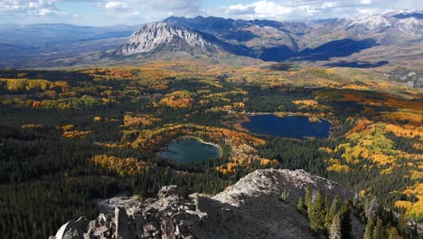 Flying-a-drone-during-beautiful-fall-season-on-Kebler-pass-Colorado,-amazing-mountain-views-near-Lost-Lake