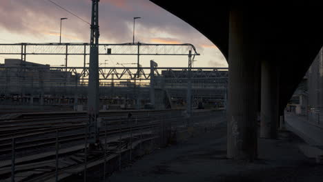Oslo-Hauptbahnhof-Im-Sonnenuntergang