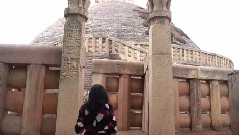 A-Woman-Entering-The-World-Unesco-Heritage-Site-At-Sanchi-Great-Stupa-In-Madhya-Pradesh,-India
