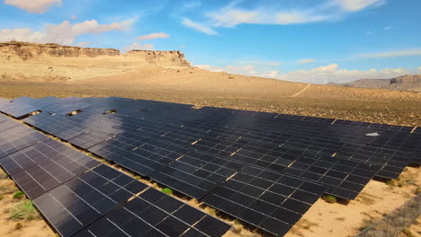 Utahs-Wüsten-Solarpark-Aus-Einer-Einzigartigen-Luftperspektive