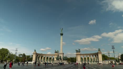 Hyperlapse-of-Millenium-monument-in-Budapest