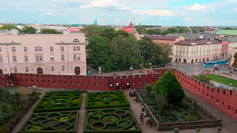 Visitors-Resting-At-The-Beautiful-Landscaped-Royal-Garden-Of-Wawel-In-Krakow,-Poland
