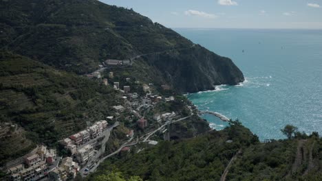 Vista-De-ángulo-Alto-De-Cinque-Terre,-Zona-Costera-En-Liguria,-Italia