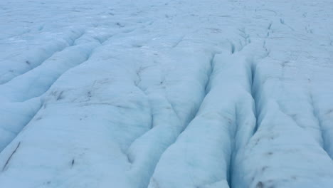 Luftaufnahme-über-Dicker-Eisdecke-Eines-Gletschers