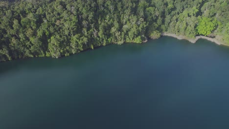 Calm-Turquoise-Water-Of-Lake-Eacham-In-Atherton-Tableland,-Queensland,-Australia---aerial-drone-shot