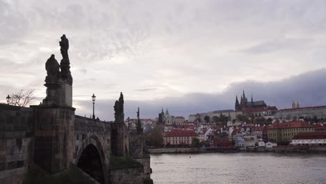 Charles-Bridge-or-Karluv-most-side-slider-wide-angle-day-view,-Prague-Castle-in-Background
