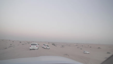 Off-Road-Fahrzeuge,-Die-Durch-Die-Wüste-Fahren