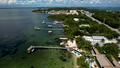 Overseas-highway-and-boat-docks-on-Plantation-Key,-Florida
