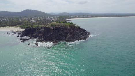 Norries-Headland-And-Turquoise-Ocean-At-Cabarita-Beach-In-NSW,-Australia---aerial-drone-shot