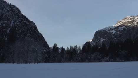 Piso-Del-Valle-De-Yosemite-En-Invierno-Con-Nieve