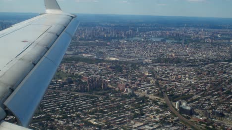 Airplane-flying-over-New-York-City-preparing-to-land