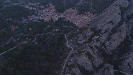 Dolomiti-Lucane-mountain-village-Castelmezzano-at-dawn,-aerial