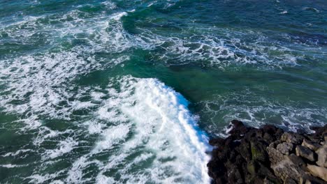 waves-hitting-rocks-at-tamarack