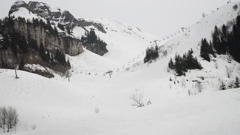 Telesilla-De-Esquí-Con-Espectacular-Paisaje-Nevado