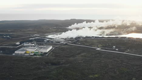 Industrielles-Geothermisches-Kraftwerk-Zur-Schaffung-Alternativer-Energie-In-Island