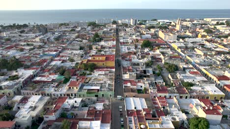 Vista-Hacia-Atrás-De-La-Ciudad-De-Campeche-Y-Su-Muralla
