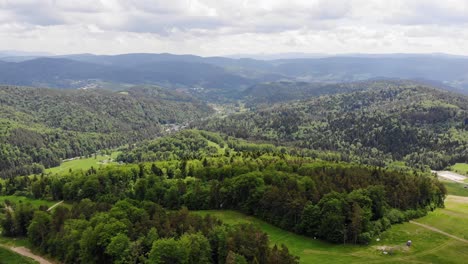 Scenic-landscape-of-Beskid-mountains-from-Jaworzyna-Krynicka,-Poland,-aerial