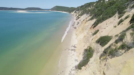 Paisaje-Idílico-En-Rainbow-Beach,-Queensland,-Australia---Toma-Aérea-De-Drones