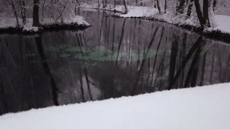 Eine-Süßwasserquelle-Im-Winter