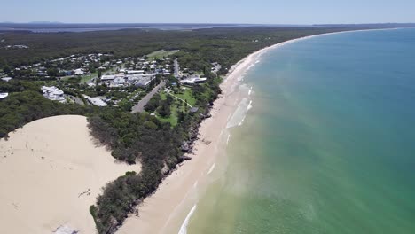 Turquoise-Seascape-At-Rainbow-Beach-In-Queensland,-Australia---aerial-drone-shot