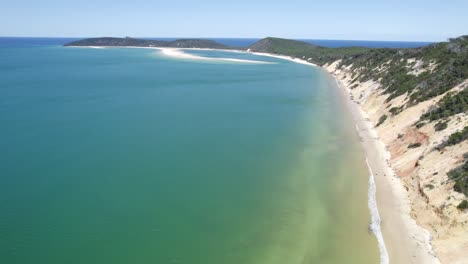 Calm-And-Turquoise-Ocean-At-Rainbow-Beach-In-QLD,-Australia---drone-shot