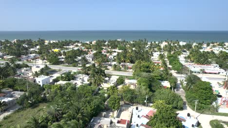 Drone-Disparó-Sobre-El-Ascenso-De-La-Comunidad-De-Chelem-En-Yucatán,-México