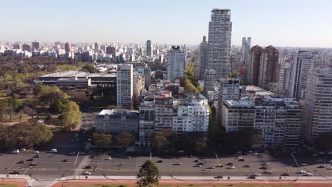 Aerial-cinematic-view-of-Avenida-Libertador-Avenue-and-car-traffic-in-Buenos-Aires-city,-Argentina