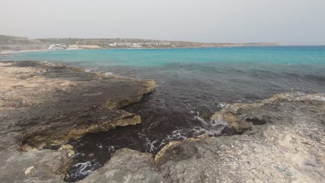 Mellieha-Bay-In-Malta-An-Einem-Windigen-Tag