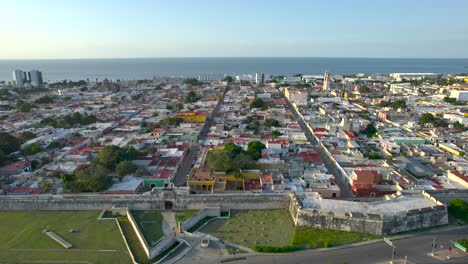 Luftaufnahme-Der-Ummauerten-Stadt-Campeche