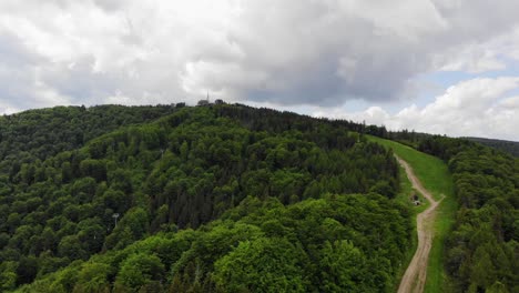 Cable-car-lift-and-hiking-path-on-Jaworzyna-Krynicka-peak,-Krynica-Poland-aerial