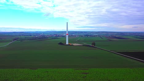 Luftaufnahme-Einer-Baustelle-Mit-Teilen-Von-Windkraftanlagen