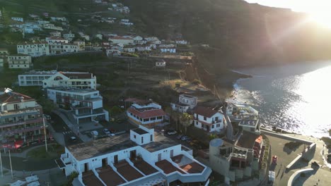 Atemberaubende-Aufnahme-Der-Küste-Von-Madeira,-Portugal,-Südwesteuropa