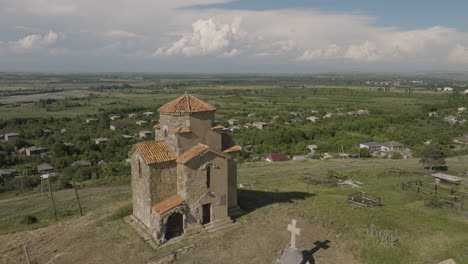 Iglesia-Ortodoxa-Samtsevrisi-De-San-Jorge-En-El-Campo-De-Georgia