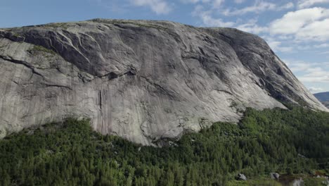 Close-up-of-Haegefjell-historic-mountain-range-cliff-surrounded-by-lush-forest