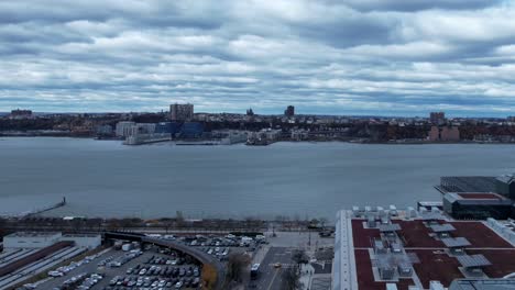Hudson-River,-New-Jersey-and-Manhattan-aerial-time-lapse-on-an-overcast-day