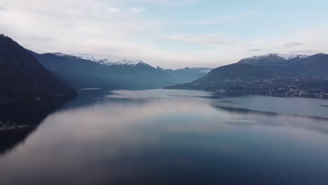 Filmisches-Video-Von-Bergen-Und-See