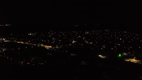 Magdacesti-Dorf-Bei-Nacht,-Republik-Moldau-Drohne-Geschossen